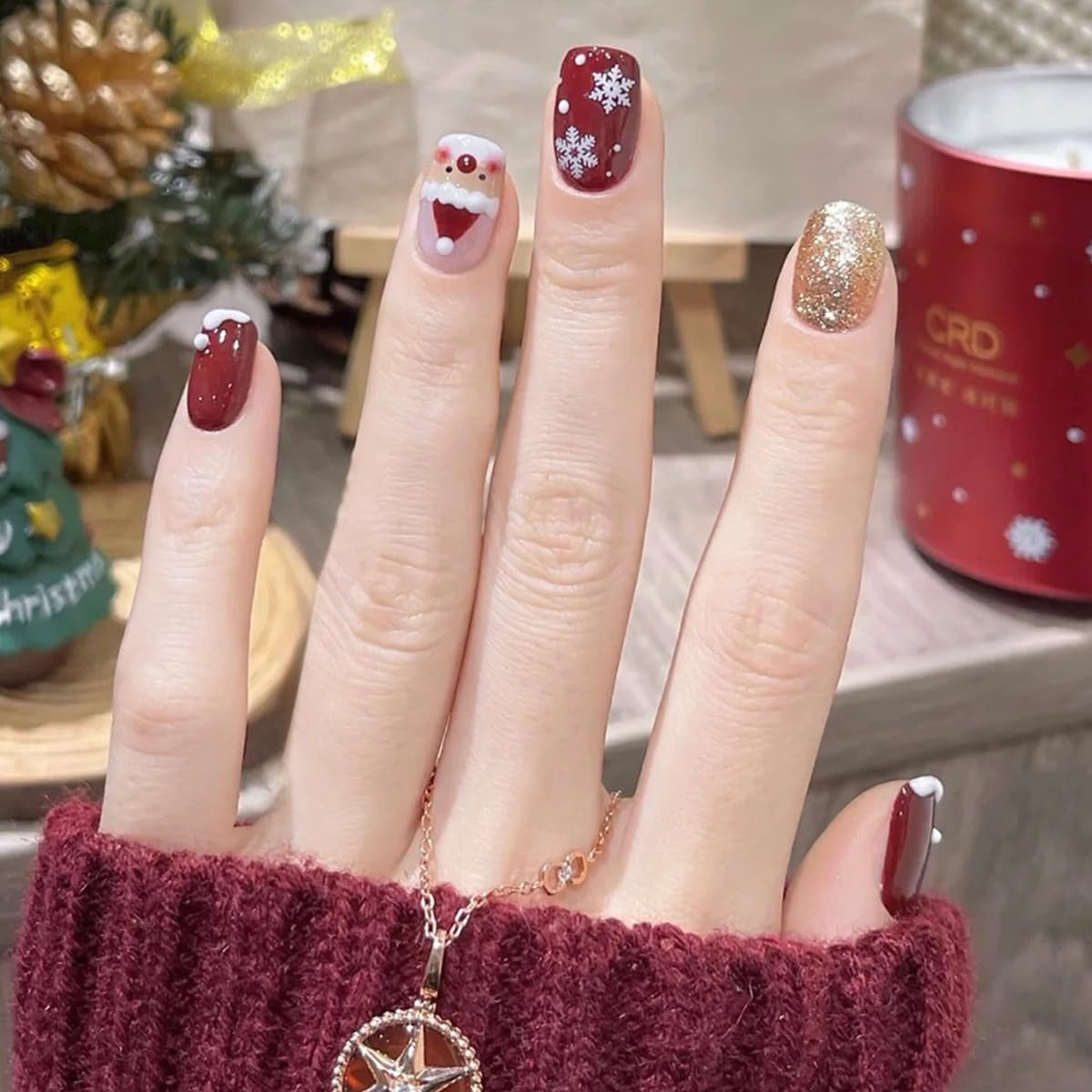 24Pcs Christmas Fake Nails Short Square Press on Nails Cute Santa Claus Glue on Nails Winter Snowflake False Nails Gold Glitter Full Cover Coffin Christmas Acrylic Nails for Women Manicure Decoration
